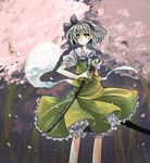  cherry_blossoms green_eyes hairband hitodama konpaku_youmu konpaku_youmu_(ghost) petals short_hair silver_hair solo standing sword touhou weapon yellow_eyes yutsuka_(amyucca) 