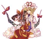  bangs blush gap hakurei_reimu multiple_girls touhou yakumo_yukari yutsuka_(amyucca) 