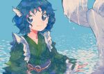  1girl blue_eyes blue_hair closed_mouth collarbone fins green_kimono head_fins itomugi-kun japanese_clothes kimono long_sleeves mermaid monster_girl obi partially_submerged sash short_hair smile solo touhou wakasagihime water wide_sleeves 