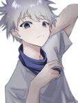  1boy absurdres arm_up blue_eyes closed_mouth commentary highres hunter_x_hunter killua_zoldyck looking_at_viewer male_focus shirt short_hair short_sleeves simple_background solo tsukuno_tsuki twitter_username upper_body white_background white_hair white_shirt 