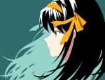  1girl black_hair closed_mouth commentary_request from_side green_background hair_ribbon hairband head_only highres napi_(jad3434) ribbon simple_background solo suzumiya_haruhi suzumiya_haruhi_no_yuuutsu yellow_eyes yellow_hairband yellow_ribbon 