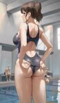  1girl 3boys anteiru ass black_one-piece_swimsuit blurry blurry_background blush breasts brown_eyes brown_hair commentary_request competition_swimsuit highres indoors looking_at_viewer looking_back medium_breasts multiple_boys one-piece_swimsuit original ponytail pool short_hair solo_focus standing swimsuit water 