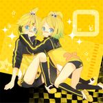  1girl blonde_hair blue_eyes brother_and_sister hair_ornament hairclip headset jacket kagamine_len kagamine_rin looking_at_viewer project_diva_(series) project_diva_f short_hair siblings smile stylish_energy_(module) suzushiro_haru twins vocaloid 