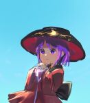  1girl back_bow blue_background bow bowl closed_mouth commentary_request cowboy_shot hangaku_th hat highres japanese_clothes kimono looking_ahead mini_person minigirl needle purple_eyes purple_hair red_kimono short_hair simple_background solo sukuna_shinmyoumaru touhou 