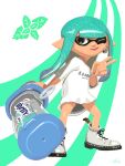  1girl aqua_hair closed_mouth commentary decavitator_(splatoon) earrings full_body highres holding holding_weapon inkling inkling_girl inkling_player_character jewelry long_hair madan_game mint one_eye_closed print_shirt shirt shoes single_earring smile solo splatoon_(series) splatoon_3 standing t-shirt tentacle_hair weapon white_background white_shirt white_shoes 