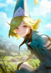 1girl aqua_cloak aqua_hat black_ribbon blue_sky bush cloak cloud coco_(tongari_boushi_no_atelier) commentary conical_hat grass green_hair happy hat hat_tassel highres looking_at_viewer mountain outdoors parted_bangs qifrey's_atelier_apprentice_uniform ribbon short_hair sky smile solo teeth tongari_boushi_no_atelier upper_body wizard_hat yellow_eyes zieru 