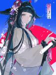  1girl absurdres arknights black_hair blue_background blue_eyes blunt_bangs chest_sarashi chinese_commentary closed_mouth commentary_request flower fur-trimmed_sleeves fur_trim gloves hair_flower hair_intakes hair_ornament hair_wings highres holding holding_sword holding_weapon japanese_clothes juyekuno kimono long_hair long_sleeves looking_at_viewer mio_(arknights) pink_flower sarashi solo sword two-tone_kimono upper_body weapon white_kimono 