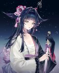  1girl arknights black_hair black_kimono blue_eyes blunt_bangs chest_sarashi chinese_commentary closed_mouth commentary_request flower fur-trimmed_sleeves fur_trim gradient_background hair_flower hair_intakes hair_ornament hair_wings heartsleishideshuangmaweitoujinhearts highres holding holding_sword holding_weapon japanese_clothes katana kimono long_hair long_sleeves looking_at_viewer mio_(arknights) pink_flower sarashi solo sword tassel two-tone_kimono upper_body weapon white_kimono 