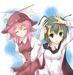  antennae cape flower green_eyes green_hair hair_ornament hairclip hands hat multiple_girls mystia_lorelei ogami_kazuki pink_hair touhou wriggle_nightbug 