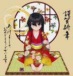  ahoge akeome alastor_(shakugan_no_shana) black_hair brown_eyes floral_print happy_new_year highres japanese_clothes kimono long_hair mokkei new_year round_window seigaiha seiza shakugan_no_shana shana sitting solo tatami window 