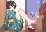  94plum ahoge araragi_tsukihi barefoot black_eyes black_hair blush feet fried_egg full_body geta hair_ornament japanese_clothes long_legs monogatari_(series) nisemonogatari sandals shoes short_hair single_shoe sitting soles solo toes tree 