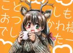  1girl :d animal_ear_fluff animal_ears antlers background_text bangs blush commentary_request eyebrows_visible_through_hair eyelashes green_eyes hands_up heterochromia holding kemono_friends long_hair long_sleeves looking_at_viewer open_mouth orange_background red_eyes reindeer_(kemono_friends) reindeer_antlers reindeer_ears reindeer_girl ribbed_sweater sleeves_past_wrists smile solo stealstitaniums sweater translation_request turtleneck turtleneck_sweater upper_body 