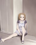  apron between_legs brown_eyes brown_hair dancho_(danch) hairband hand_between_legs k-on! sitting solo tainaka_ritsu 