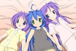  :3 ahoge hiiragi_kagami hiiragi_tsukasa holding_hands izumi_konata lucky_star lying mole mole_under_eye multiple_girls purple_hair sora_to_umi 
