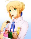  ahoge artoria_pendragon_(all) blonde_hair candy chocolate fate/stay_night fate_(series) food gift green_eyes hair_ribbon ribbon saber solo sowa sweets 