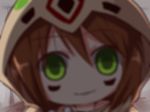  bad_end blurry chibi chinese_commentary close-up commentary face green_eyes langbazi looking_at_viewer motion_blur personification scp-173 scp_foundation solo yandere 