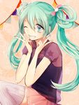  blue_eyes double_v green_hair grin hatsune_miku long_hair one_eye_closed skirt smile solo syutyou thighhighs twintails v vocaloid 