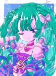  1girl absurdres adjusting_hair bare_shoulders blue_background blunt_bangs bow bracelet choker closed_mouth commentary_request crop_top green_hair hair_bow hands_in_hair hands_up heart heart_choker highres holding_own_hair idol_clothes jewelry long_hair looking_at_viewer milon_cas one_eye_closed pink_choker pink_lips pretty_series pripara purple_bow purple_eyes retro_artstyle smile solo sparkle tsukikawa_chili two_side_up upper_body 
