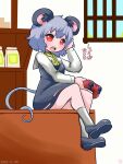  1girl animal_ear_fluff animal_ears bag black_footwear blush capelet commentary_request controller cookie_(touhou) dated dress full_body game_controller grey_dress grey_hair hand_in_own_hair highres holding holding_controller holding_game_controller indoors itini-sanshi long_sleeves looking_at_viewer mouse_ears mouse_girl mouse_tail nazrin nyon_(cookie) open_mouth pinafore_dress red_eyes round_teeth shelf shirt shoes short_hair sitting sitting_on_table sleeveless sleeveless_dress socks solo tail teeth touhou upper_teeth_only white_capelet white_shirt white_socks window 