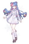  1girl absurdres alternate_costume blonde_streaks blue_hair bow bow_legwear buttons closed_mouth coat commentary_request double_bun frilled_skirt frills full_body fur-trimmed_coat fur_trim hair_bun hetero highres kado_51 leg_warmers light_blush long_hair looking_at_viewer multicolored_hair pink_bow pink_eyes pink_hair pom_pom_(clothes) roccia_(wuthering_waves) skirt smile snowflake_background solo standing streaked_hair tacet_mark_(wuthering_waves) twitter_username two-tone_hair white_background white_coat wuthering_waves yellow_eyes 
