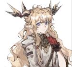  1girl arknights black_gloves blonde_hair bright_pupils chinese_commentary closed_mouth commentary_request gloves grey_jacket haishen_miwang_de_jiyi hand_up horns jacket leizi_(arknights) long_hair pointy_ears purple_eyes red_gloves simple_background smile solo upper_body white_background white_pupils 