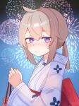  1girl alternate_eye_color back_bow black_sky blue_sky blush bow commentary_request cowlick double-parted_bangs fireworks from_side girls'_frontline gradient_background gradient_sky grey_hair hair_between_eyes hair_tie heart highres japanese_clothes kimono long_hair long_sleeves looking_at_viewer low_ponytail m200_(girls'_frontline) night obi ponytail purple_eyes red_bow sash sky smile solo tesura_(teslamk2) turning_head upper_body white_kimono wide_sleeves 