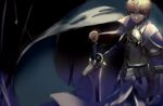  1boy absurdres armor arthur_pendragon_(fate) blonde_hair blue_cape blurry breastplate cape closed_mouth dark_background depth_of_field fate/grand_order fate_(series) faulds gauntlets green_eyes highres holding holding_sword holding_weapon kou_jia long_sleeves looking_to_the_side male_focus short_hair simple_background solo sword weapon 