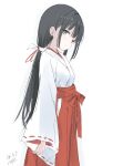  1girl black_hair breasts brown_eyes closed_mouth commentary_request core_(mayomayo) dated hair_between_eyes hakama hakama_skirt highres japanese_clothes kimono long_hair long_sleeves looking_at_viewer low_ponytail miko original parted_lips ponytail red_hakama ribbon ribbon-trimmed_sleeves ribbon_trim signature simple_background skirt small_breasts solo standing very_long_hair white_background white_kimono wide_sleeves 