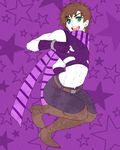  abs bad_id bad_pixiv_id brown_hair crop_top fingerless_gloves gloves green_eyes jojo_no_kimyou_na_bouken joseph_joestar_(young) male_focus midriff purple_background scarf solo star striped striped_scarf terimayo_(sonnne_farbe) 