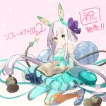 1girl atelier_(series) atelier_sophie_2 bare_shoulders blue_bag blue_dress book bow breasts cable cable_tail closed_mouth copyright_name detached_sleeves dress full_body green_eyes hair_bow hair_rings highres holding holding_book long_hair long_sleeves looking_at_viewer mechanical_tail minidraco open_book plachta purple_bow small_breasts smile solo tail translation_request very_long_hair 