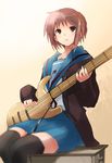  :&lt; bad_id bad_pixiv_id bass_guitar brown_eyes brown_hair cardigan desk instrument kita_high_school_uniform nagato_yuki school_uniform serafuku short_hair solo suzumiya_haruhi_no_yuuutsu taira_tsukune thighhighs tissue_princess 