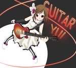  brown_eyes brown_hair don't_say_&quot;lazy&quot; guitar hirasawa_yui instrument k-on! plectrum short_hair solo striped striped_legwear tomcat vertical-striped_legwear vertical_stripes 