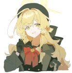  1girl black_coat black_gloves black_hat blonde_hair blue_archive bow cane coat gloves green_eyes grin halo hand_in_own_hair hand_up hat highres holding holding_cane long_hair looking_at_viewer open_clothes open_coat professor_niyaniya_(blue_archive) red_bow shirt simple_background smile solo upper_body white_background yellow_halo yu-y_(824412) 