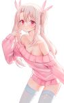  1girl absurdres bare_shoulders breasts closed_mouth fate/kaleid_liner_prisma_illya fate_(series) feather_hair_ornament feathers hair_ornament highres illyasviel_von_einzbern kaze_22 long_hair long_sleeves looking_at_viewer off-shoulder_sweater off_shoulder pink_eyes pink_sweater red_eyes simple_background small_breasts smile solo sweater thighhighs twintails white_background white_hair white_thighhighs 