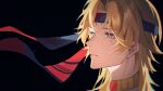  1boy black_background blonde_hair blue_eyes blue_headband chinese_commentary closed_mouth commentary_request curtained_hair fengtu_ad frown gem gold_choker headband highres lars_rorschach lars_rorschach_(book_of_tales) looking_ahead lovebrush_chronicles male_focus medium_hair parted_bangs portrait profile red_gem red_headband simple_background solo two-tone_headband 