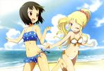  2girls beach bikini cleavage kiniro_mosaic kujou_karen megami oomiya_shinobu scan swimsuit wink yokomatsu_yuuma 