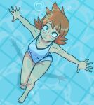  1girl absurdres barefoot blush breasts from_above full_body highres legruvo looking_at_viewer misty_(pokemon) no_jacket official_alternate_costume official_alternate_hairstyle one-piece_swimsuit orange_hair parted_lips pokemon pokemon_heartgold_and_soulsilver pool short_hair solo spanish_commentary swimsuit underwater white_one-piece_swimsuit 