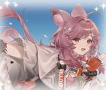  1girl :d ahoge animal_ear_fluff animal_ears arknights blue_background bracelet chinese_commentary commentary_request fingerless_gloves floating_hair gloves hand_up highres infection_monitor_(arknights) jewelry long_hair looking_at_viewer open_hand open_mouth orange_gloves pink_eyes pink_hair rabbit_ears rabbit_girl smile solo sparkle taohao_xing_bi_ge thumpy_(arknights) 