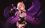  1girl absurdres asymmetrical_shorts bare_shoulders black_background black_hat blonde_hair breasts commentary_request detached_sleeves garter_straps hand_on_own_head hat high-waist_shorts highres holding holding_weapon kumuuu large_breasts looking_at_viewer mole mole_under_mouth multicolored_hair purple_eyes shirt short_hair shorts simple_background single_garter_strap single_thighhigh smile solo tentacle_girl tentacle_tail tentacles thighhighs weapon white_shirt yidhari_murphy zenless_zone_zero 
