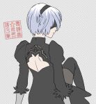  1girl 2b_(nier:automata) back backless_leotard black_boots black_leotard blindfold bob_cut boots checkered_background closed_mouth commentary_request gloves headband leotard nier:automata nier_(series) sino_(mechanized_gallery) solo thigh_boots white_gloves white_hair 