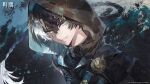  1boy absurdres black_hair black_hood black_shirt braid chinese_commentary commentary_request green_eyes grin hair_between_eyes heterochromia highres jingran_(wuthering_waves) logo long_hair looking_at_viewer male_focus multicolored_hair official_art shirt smile solo streaked_hair tacet_mark_(wuthering_waves) upper_body wuthering_waves yellow_eyes 