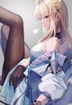  1girl animal_ears aqua_belt arknights arknights:_endfield backless_dress backless_outfit belt bird_ears bird_girl black_gloves blonde_hair blue_eyes blunt_bangs blush breasts brown_pantyhose closed_mouth commentary_request dress from_side gloves grey_background grey_pupils halter_dress halterneck high_belt highres jacket knee_up leg_up long_hair looking_at_viewer medium_breasts mey_(me_hanamomo) off_shoulder open_clothes open_jacket pantyhose perlica_(arknights) profile puff_of_air sidelocks simple_background sitting sleeveless sleeveless_dress solo white_dress white_jacket 
