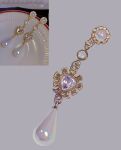  chinese_commentary commentary diamond_(gemstone) earrings gem gold_earrings grey_background highres jewelry no_humans original pearl_(gemstone) photo-referenced reference_inset simple_background teardrop_earrings xinghen_az 