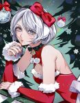  1girl 2b_(nier:automata) bare_shoulders bell breasts christmas christmas_ornaments cleavage commentary detached_sleeves earmuffs english_commentary from_side fur-trimmed_sleeves fur_trim highres leotard nail_polish neck_bell nier:automata nier_(series) pom_pom_(clothes) red_leotard red_nails short_hair signature solo tree white_eyes white_hair yubuki_i 