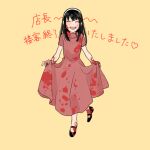  1girl aged_down black_hair black_shoes blood blood_on_clothes blood_on_face child closed_eyes commentary_request dress facing_viewer full_body hairband highres holding_own_dress long_hair open_mouth red_dress shoes sidelocks simple_background smile solo spy_x_family tarutaruso3 teeth translation_request upper_teeth_only white_hairband yellow_background yor_briar 