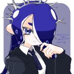  1girl black_jacket blue_eyes blue_hair blue_necktie blush closed_mouth collared_shirt commentary ear_piercing hair_over_one_eye hand_up highres hood hooded_jacket jacket long_hair long_sleeves looking_at_viewer necktie octoling octoling_girl octoling_player_character open_clothes open_jacket piercing shirt short_necktie smile solo spiked_hair_ornament splatoon_(series) suction_cups syoutoktaishi_63 tentacle_hair translation_request twitter_username upper_body white_shirt 
