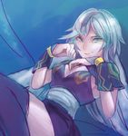  ashe_(league_of_legends) breasts green_eyes highres league_of_legends long_hair looking_at_viewer medium_breasts skirt smile solo white_hair yfy 