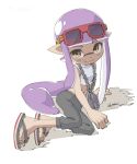  1girl arm_support blunt_bangs crop_top eyewear_on_head highres inkling inkling_girl inkling_player_character jewelry leaning_to_the_side looking_at_viewer navel necklace pants pointy_ears pukur purple_hair sandals simple_background sitting sleeveless smile solo sparkling_eyes splatoon_(series) sunglasses tentacle_hair twitter_username white_background yellow_eyes yoga_pants 