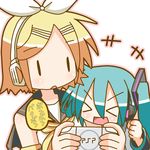  &gt;_&lt; aqua_hair chibi chibi_miku closed_eyes handheld_game_console hatsune_miku kagamine_rin minami_(colorful_palette) multiple_girls playing_games playstation_portable video_game vocaloid |_| 