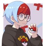  1girl black-framed_eyewear blue_hair border closed_mouth commentary_request glasses grey_background grey_eyes hand_up highres holding holding_poke_ball hood hoodie multicolored_hair penny_(pokemon) poke_ball poke_ball_(basic) poke_ball_print pokemon pokemon_sv red_hair round_eyewear short_hair solo two-tone_hair umibato upper_body white_border 